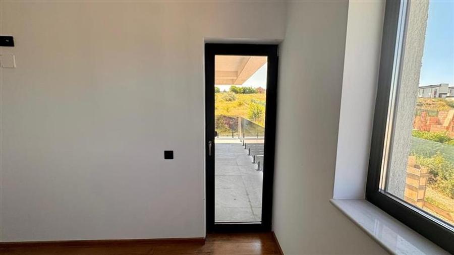 Vila tip duplex de vanzare in Rediu, design mediteranean, panorama catre Dealul - 19