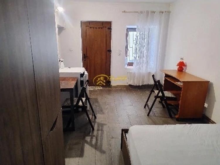 Garsoniera, aproape de UMF. - 2