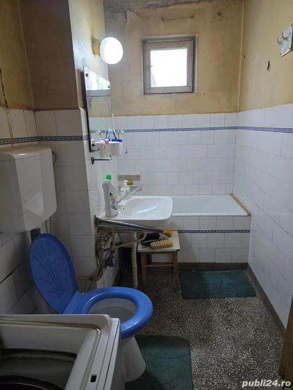 Proprietar vand apartament decomandat 90 mp - 3 camere in Brad - 4