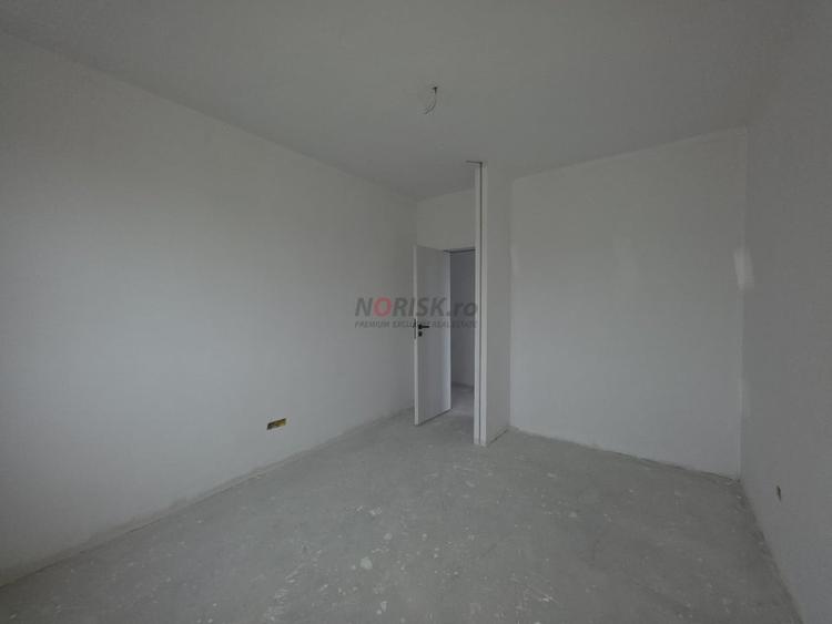 Apartament cu 4 camere semidecomandat în Pipera