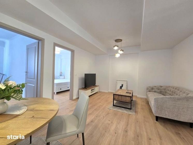 Apartament cu 3 camere semidecomandat în Calea Victoriei