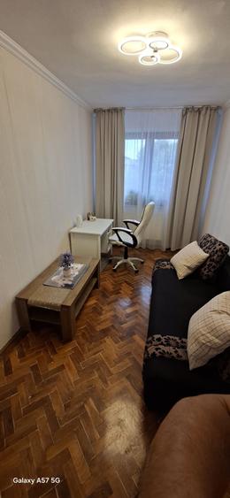 Apartament cu 4 camere decomandat în Preajba Mare