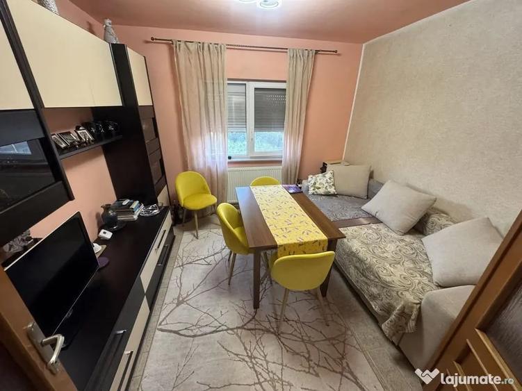 Apartament cu 4 camere decomandat în Central