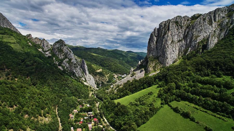Casă cu 2 camere în Valea Mănăstirii