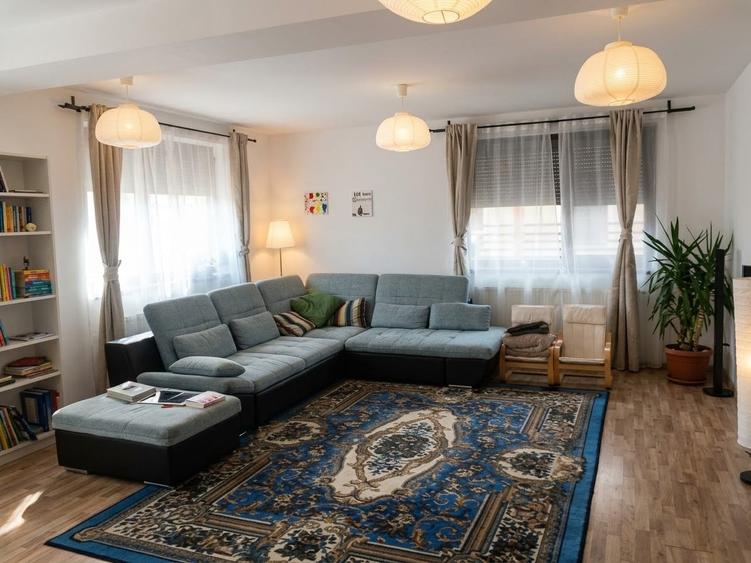 Casă individuală cu 5 camere cu Garaj în Central