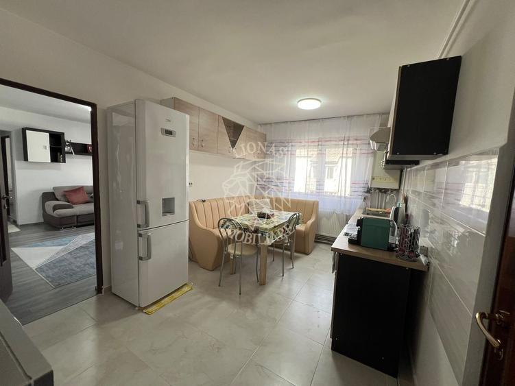Apartament cu 2 camere semidecomandat, mobilat în Decebal