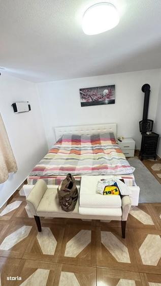 Casă cu 4 camere în Văleni