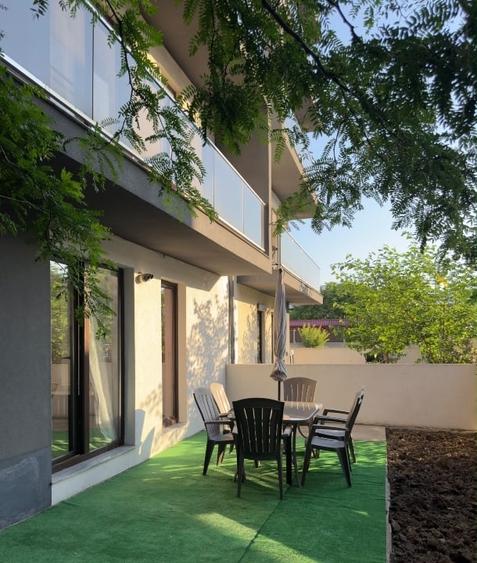 Apartament cu 2 camere semidecomandat, mobilat în Nord-Vest