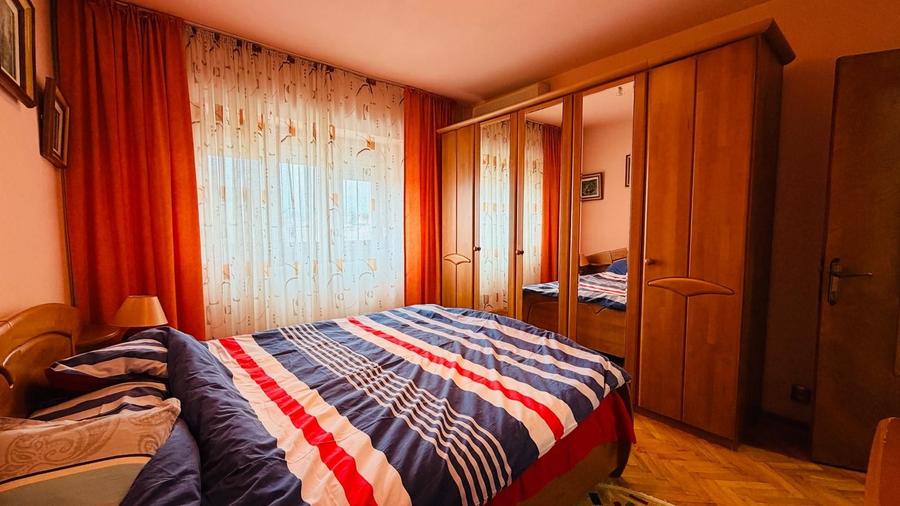 Apartament cu 4 camere decomandat în Central