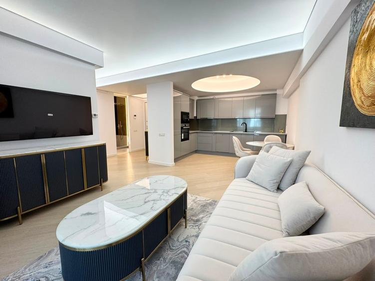 Apartament cu 3 camere semidecomandat în Pipera