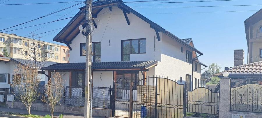 Casă individuală cu 9 camere cu Canalizare în Bartolomeu