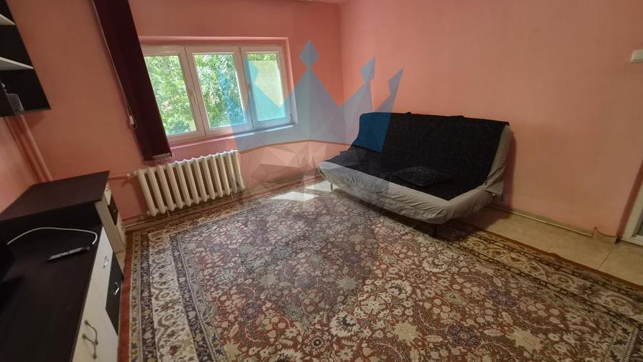 Apartament cu 3 camere decomandat, mobilat în Doamna Ghica