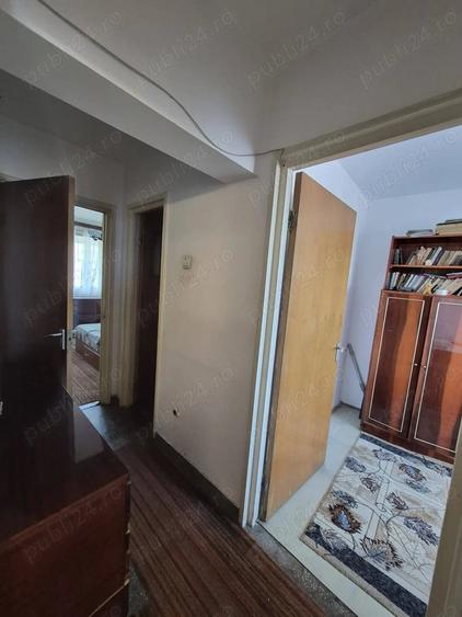 Apartament cu 3 camere semidecomandat în Colentina