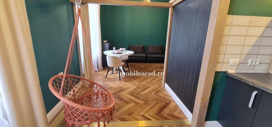 Apartament cu 2 camere decomandat, mobilat în Ultracentral