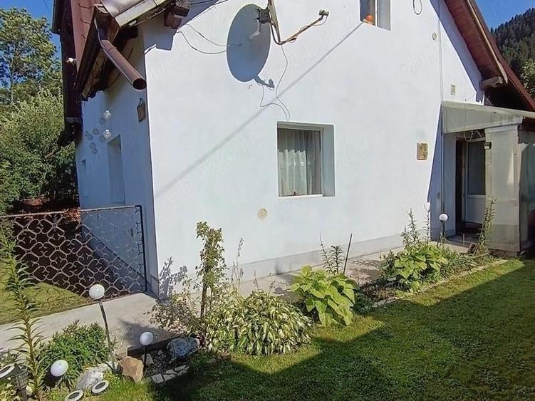 Casă individuală cu 5 camere cu Teren 680 Mp în Central