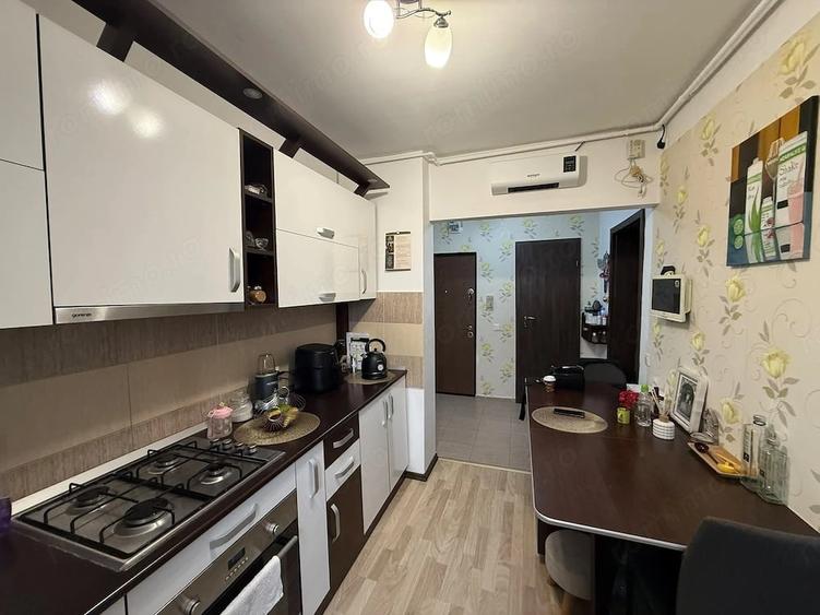 Apartament cu 3 camere decomandat în Gojdu