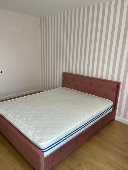 Apartament cu 3 camere decomandat în Palazu Mare