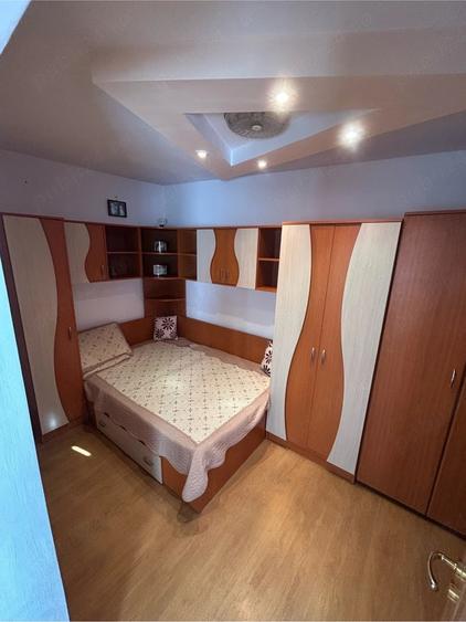 Apartament cu 3 camere semidecomandat în Trivale