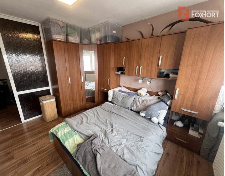 Apartament cu 3 camere decomandat, mobilat în Cetății