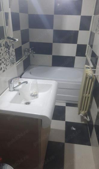 Apartament cu 3 camere decomandat în Mangalia