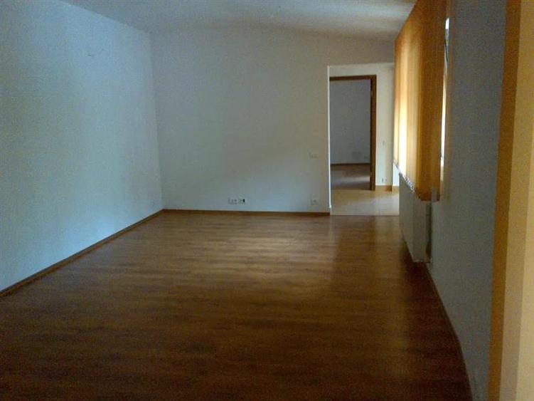 Vila de ?nchiriat ? Spatiu exclusiv pentru birouri, 100 mp utili + curte, zona M - 8