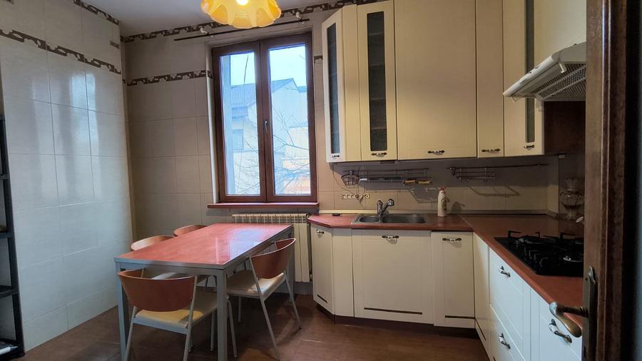 Inchiriere apartament 3 camere Caderea Bastiliei - 2