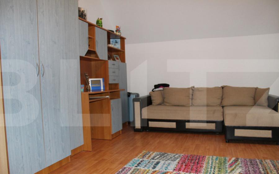 Casa cu etaj ?i spa?iu comercial, vedere la partia de sc - 3