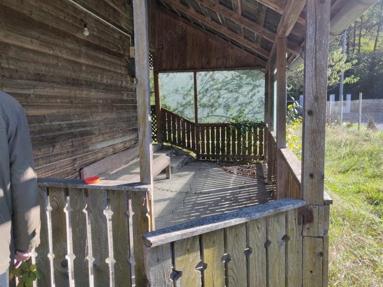 Vand casa de vacanta de 70 mp pe un teren de 1572 mp in Campul Cetatii la intrare in sat,langa sosea - 8