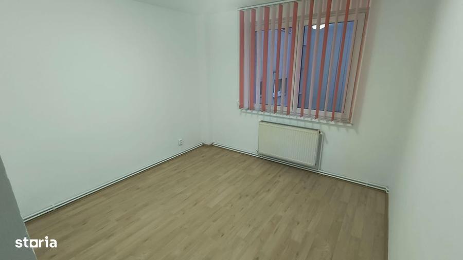 Spatiu comercial central, 40 mp, vitrina, acces din strada, salon - 4