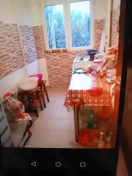 Apartament cu 2 camere semidecomandat în Berceni