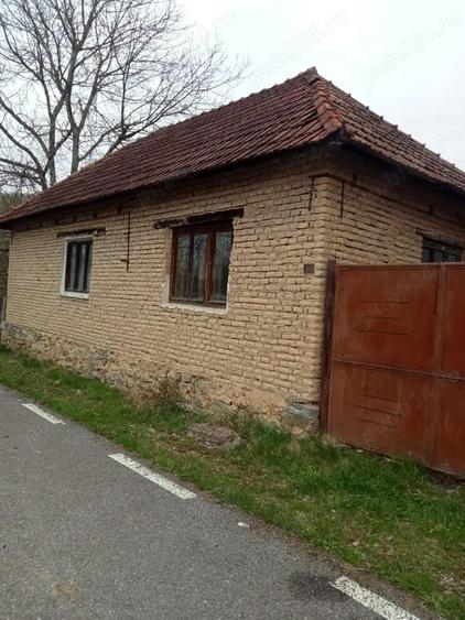Vand casa 4 camere cu gradina 2.885 mp. Cristioru de Jos, Bihor, E 79, centrul comunei - 7