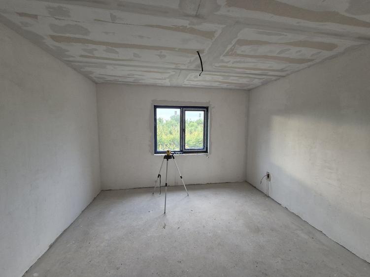 Casa P+1 in comuna 1 Decembrie - str. Victoriei - 5