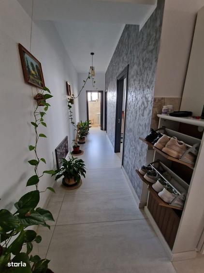 Se ofera spre vanzare apartament spatios cu 3 camere, loc de parcare - 12