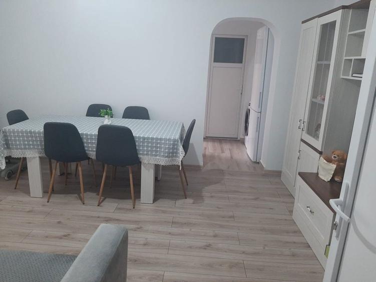 Apartament cu 3 camere semidecomandat în Central