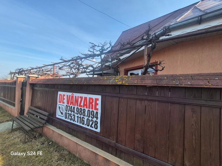 Casă cu anexă și teren generos de 1.600 mp – de vânzare în Dobreni - 1