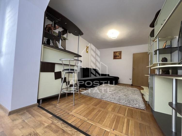 Apartament cu 3 camere, decomandat, etajul 1, zona Sagului - 1