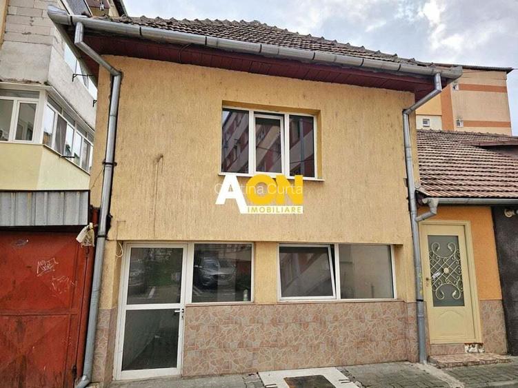 Casa de locuit si spatiu comercial, Cetate