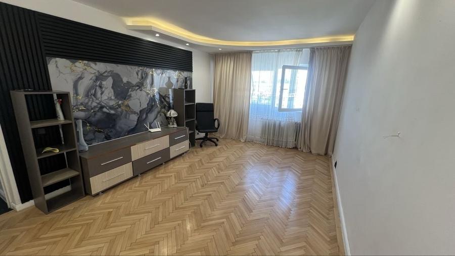 Apartament cu 3 camere decomandat în Rahova