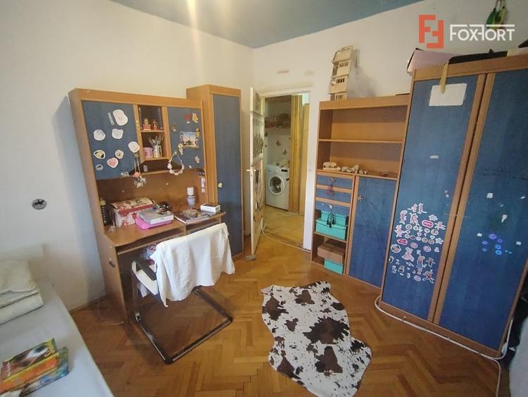 Apartament cu 3 camere decomandat, mobilat în Girocului