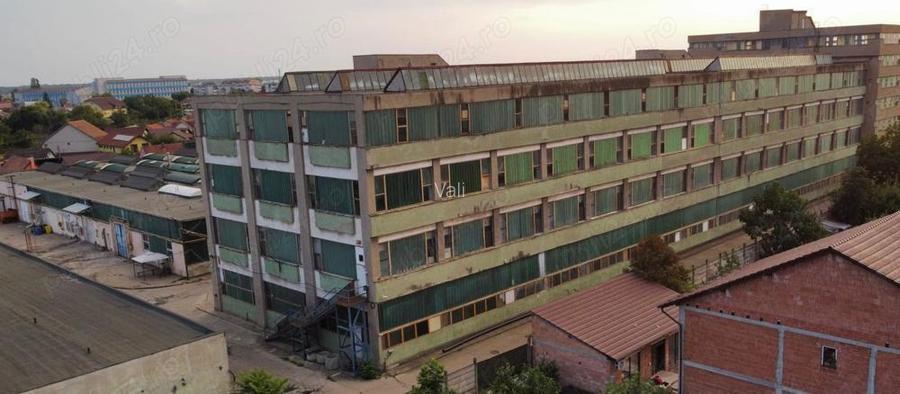 Vand cladire cu teren zona centrala