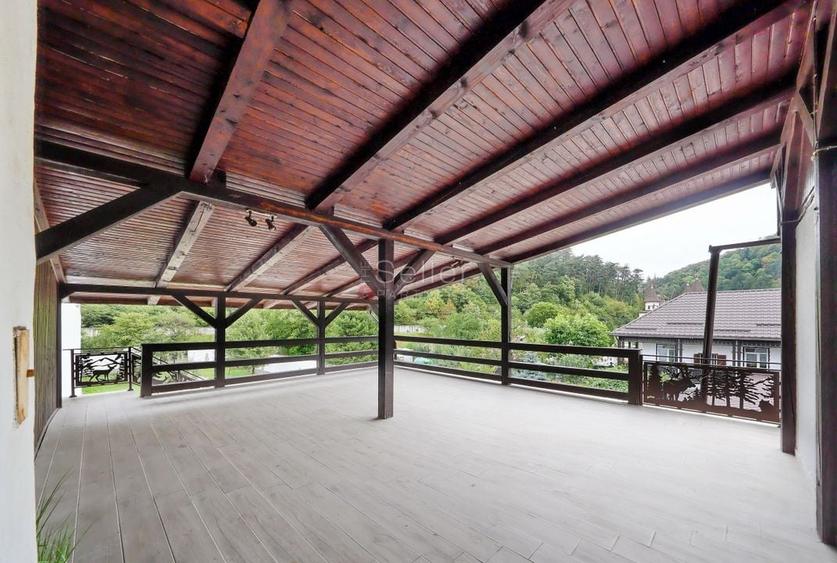 Proximitate imediata fata de Castelul Bran - 34