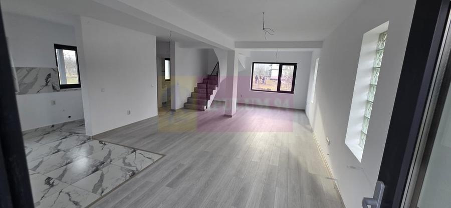 Vila de vanzare cu 4 camere in Brebu - 3