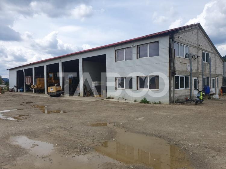 Teren si hala 42.000 mp + zona administrativa la 7 minute de Fagaras - 1