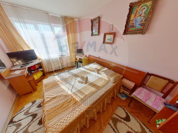 Apartament cu 2 camere, mobilat în Est — fotografia 2