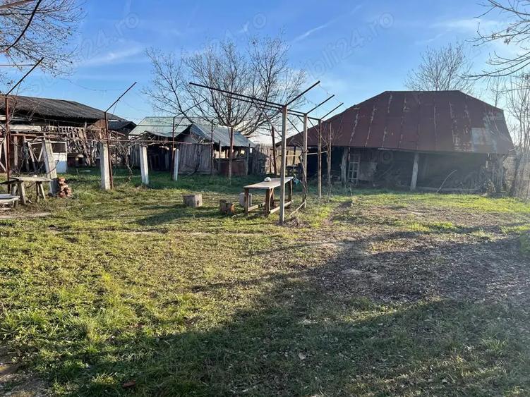 Vand casa ?i teren Com Suseni. Sat Tutulesti - 1