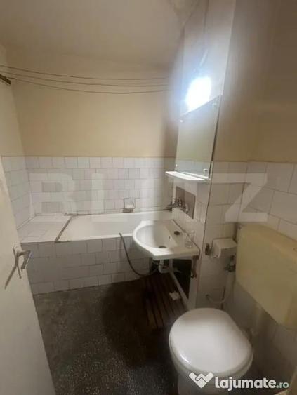 Apartament 3 camere, decomandat, 55 mp, zona Micro17 - 1