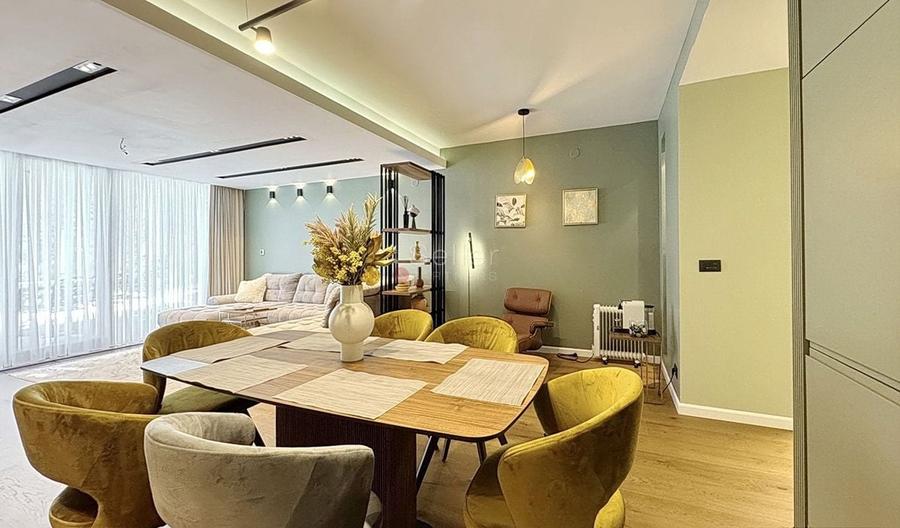 Terase generoase cu vederea spre padure - 21