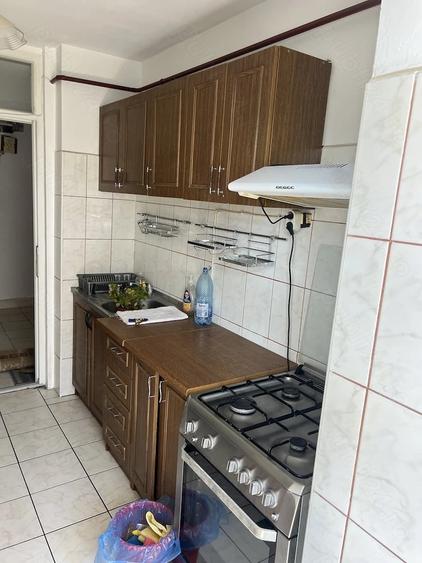 Apartament cu 3 camere decomandat, mobilat în Canta