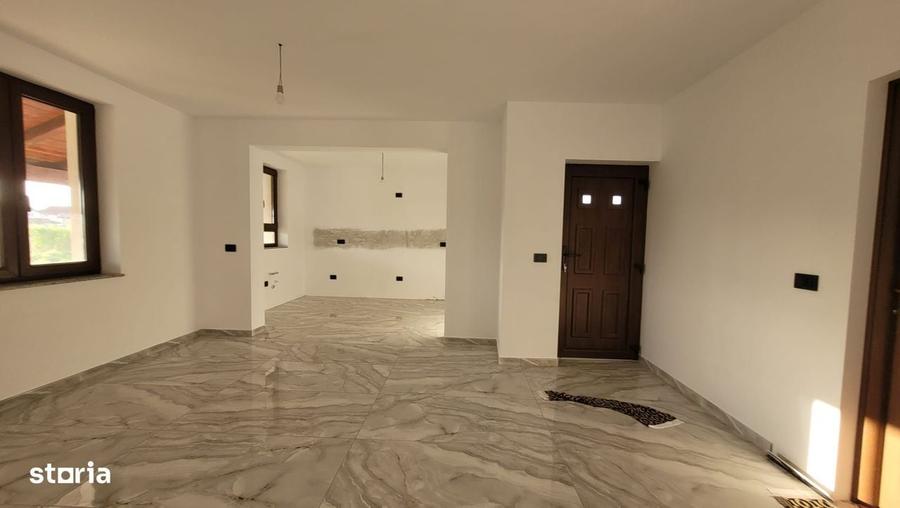 Casă cu 4 camere în Central