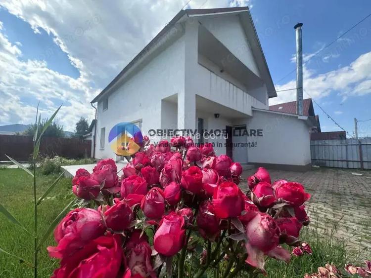 Casa cu personalitate in inima Dumbrava Ro?ie Cut Casa cu personalitate in inima Dumbrava Ro?ie Cut
